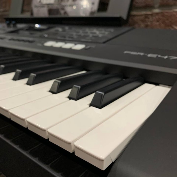 Синтезатор Yamaha PSR 473 + Стойка