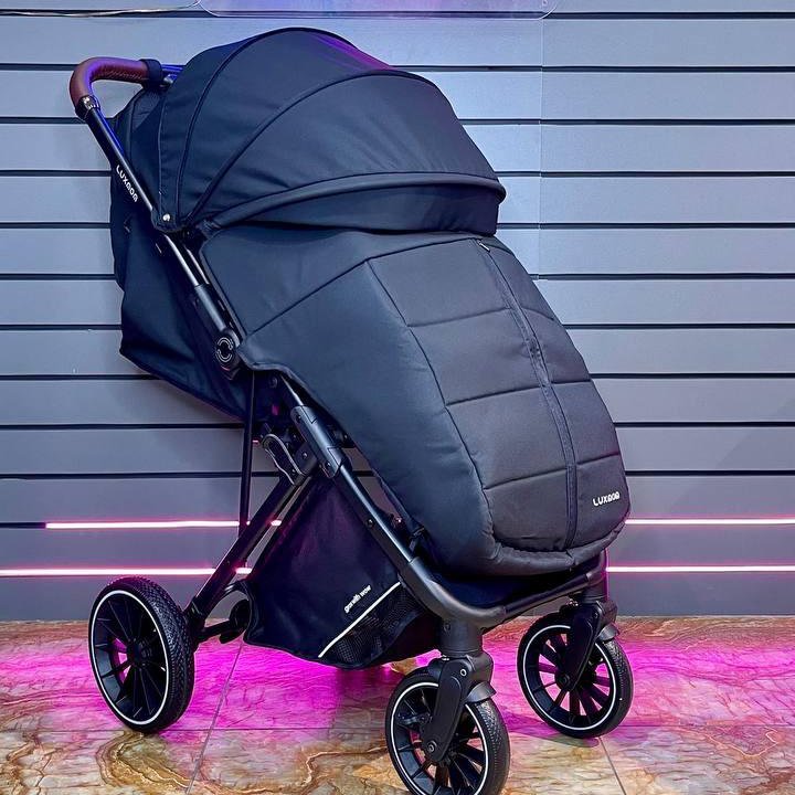 Прогулочная коляска Luxmom H2 , черная