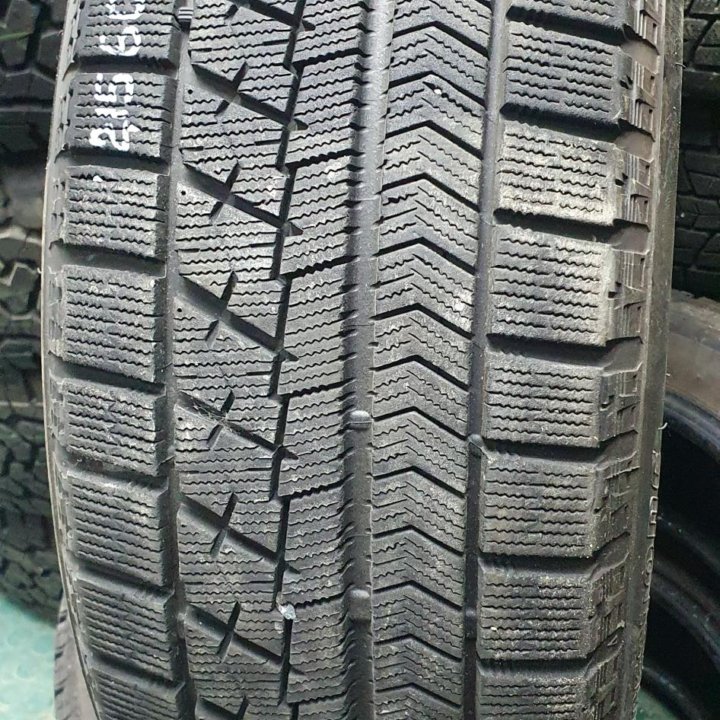 215/60/16 Bridgestone VRX (2017 год).