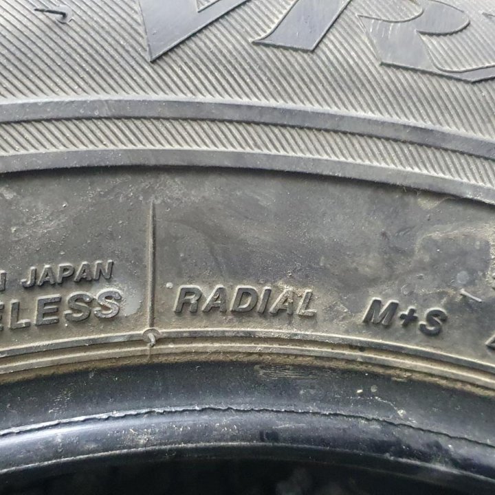 215/60/16 Bridgestone VRX (2017 год).