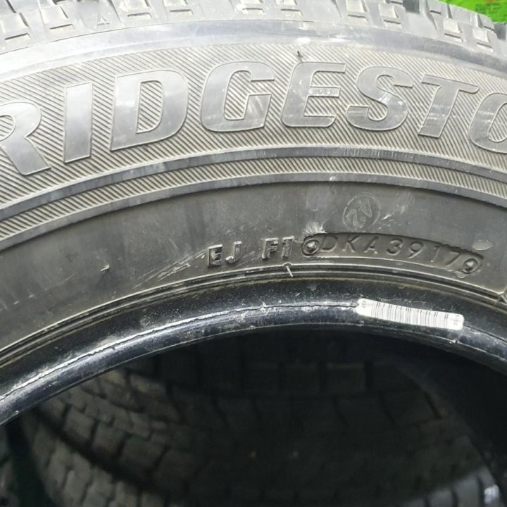 215/60/16 Bridgestone VRX (2017 год).