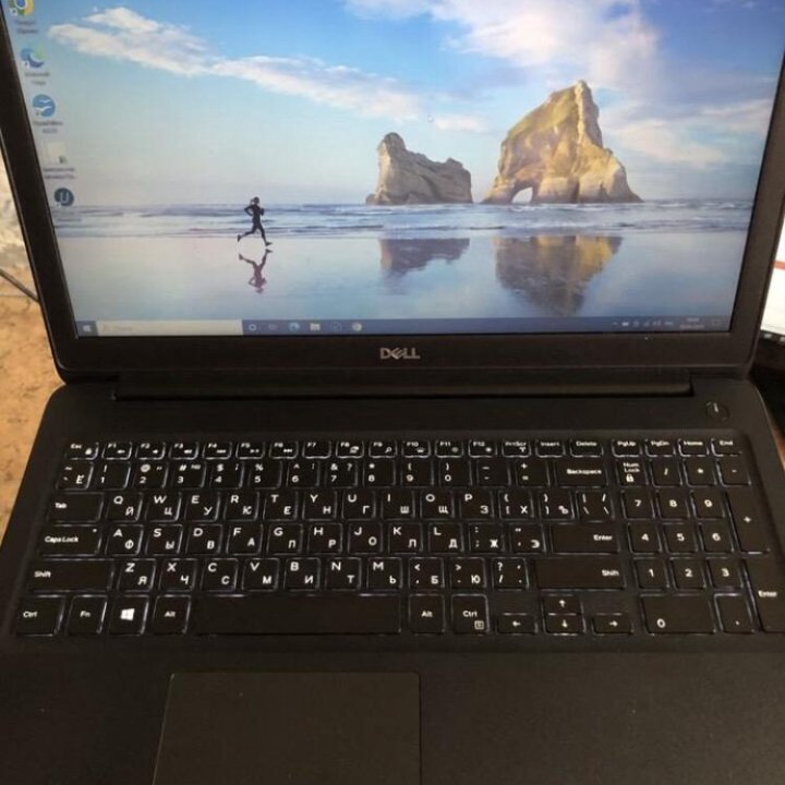 Dell 15.6 i5-8265u/UHD620/8/256