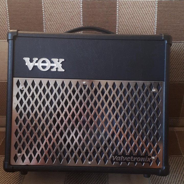 Гитарный комбоусилитель VOX Valvetronix VT-15