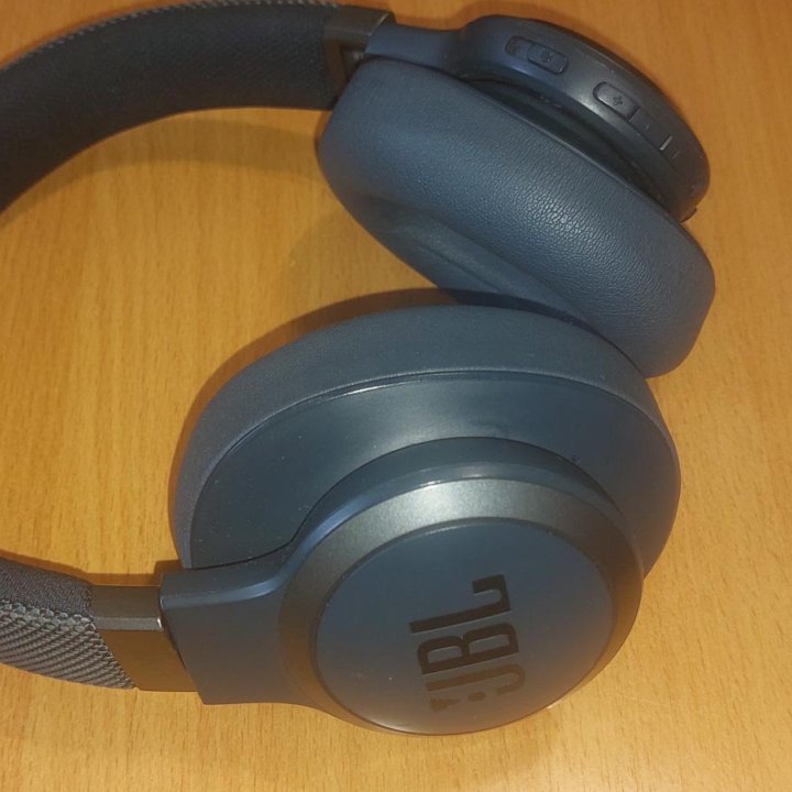 Наушники JBL live 650