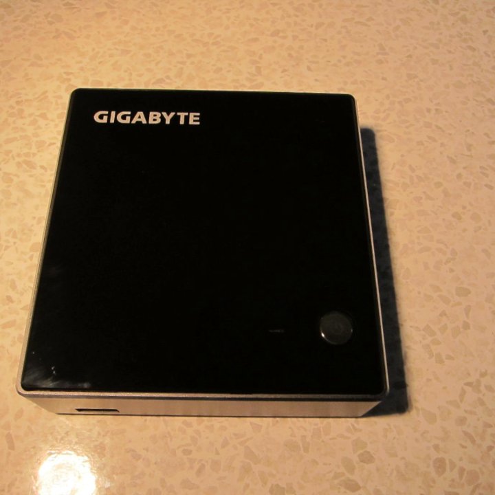 Мини ПК неттоп Gigabyte GB-XM11-3337