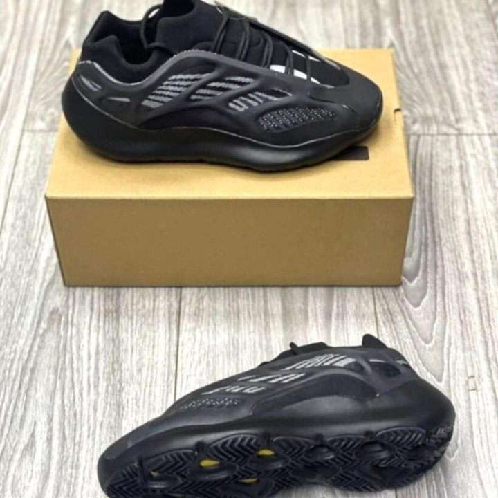 Кроссовки Adidas Yeezy Boost 700