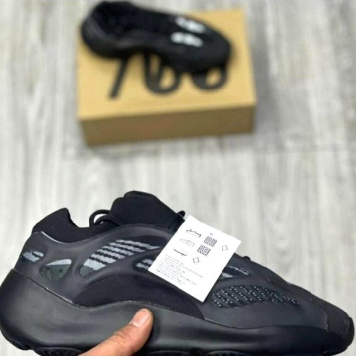 Кроссовки Adidas Yeezy Boost 700