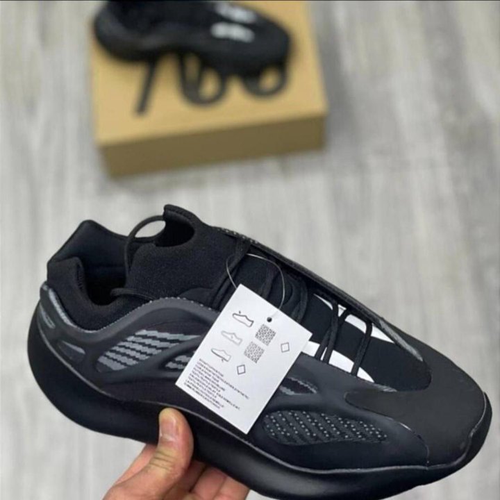 Кроссовки Adidas Yeezy Boost 700