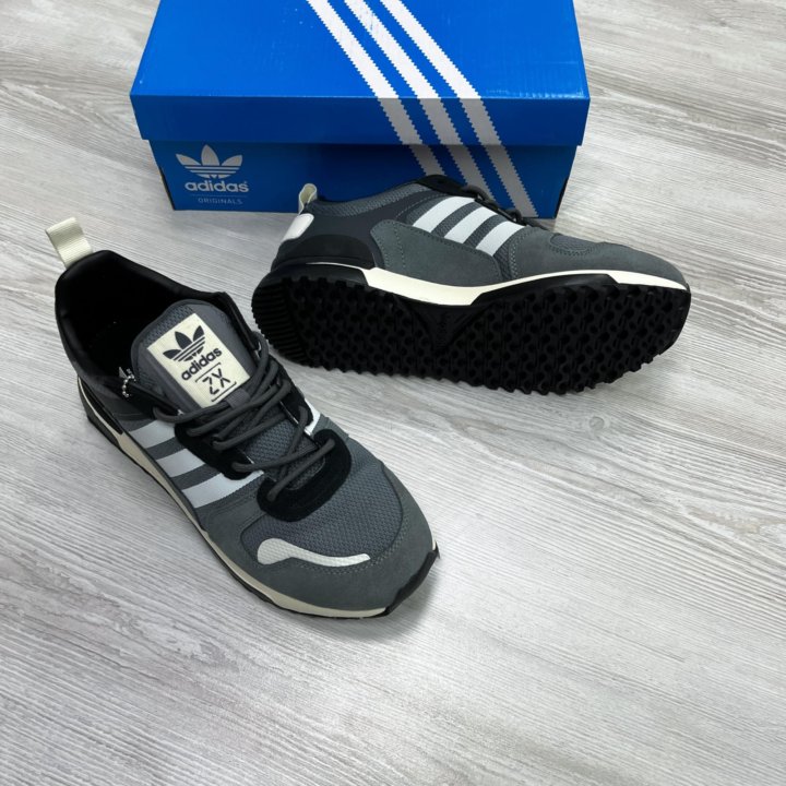 Кроссовки Adidas