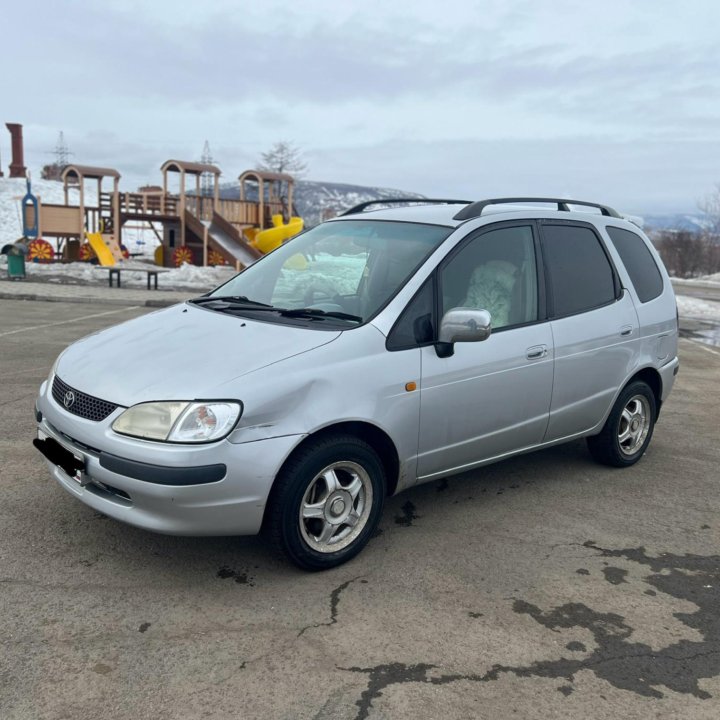 Toyota Corolla Spacio, 1997