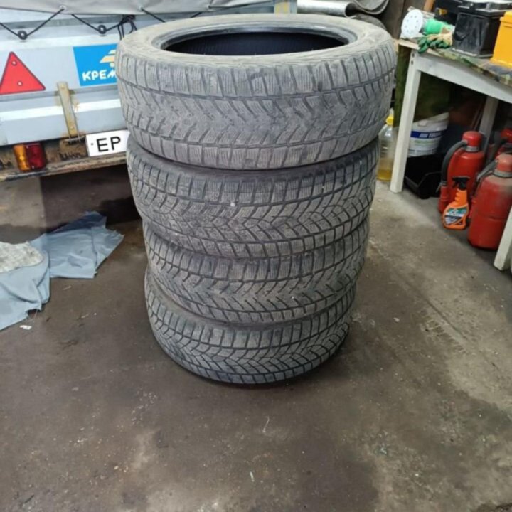 Goodyear UltraGrip SUV 235/55 R19 105T