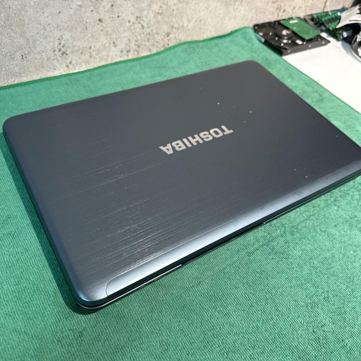 Большой 17' Toshiba i5, 6GB, 640GB, Intel HD 3000