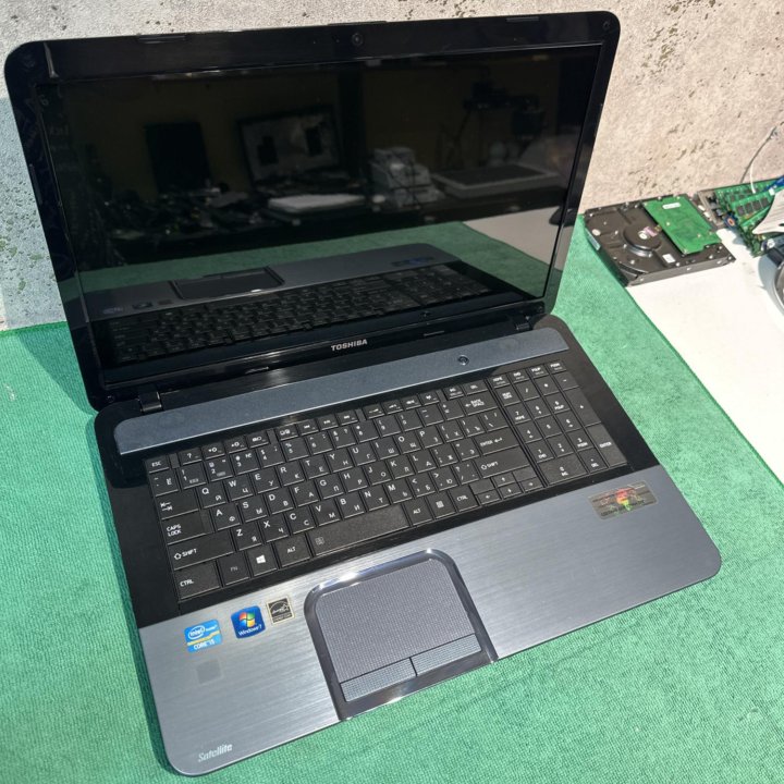 Большой 17' Toshiba i5, 6GB, 640GB, Intel HD 3000