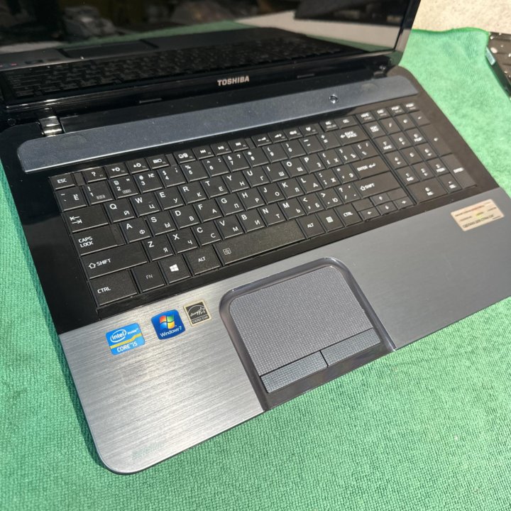 Большой 17' Toshiba i5, 6GB, 640GB, Intel HD 3000