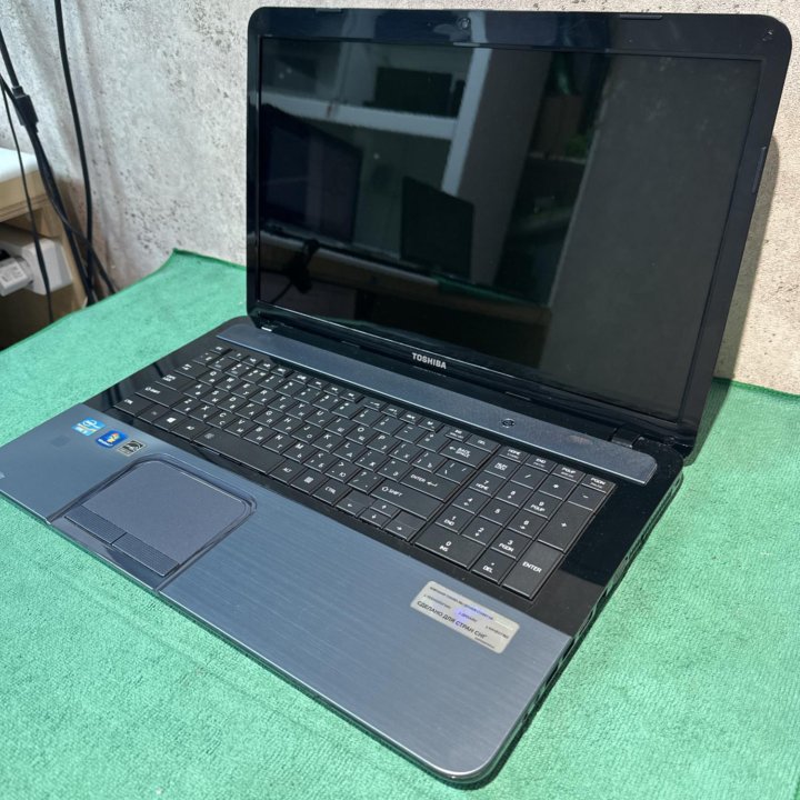 Большой 17' Toshiba i5, 6GB, 640GB, Intel HD 3000