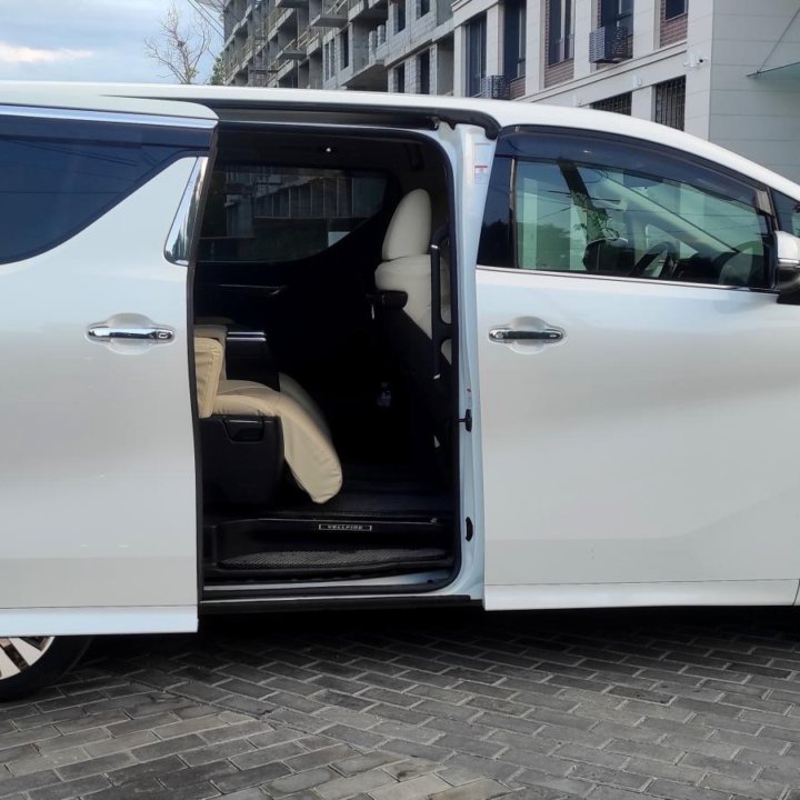 Авто в аренду с водителем Toyota Alphard (Альфард)