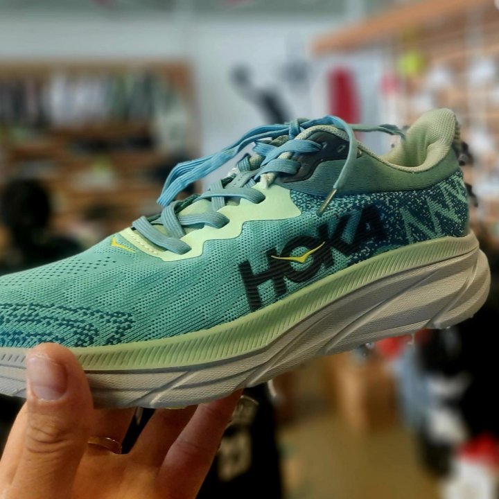 Кроссовки HOKA