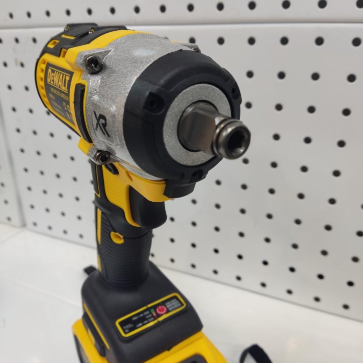 Гайковёрт+Винтоверт Dewalt.