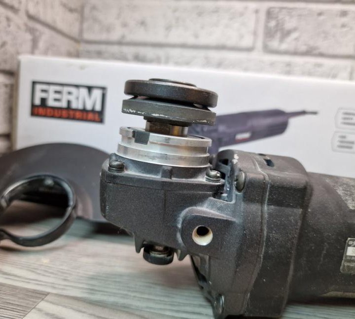 УШМ сетевая Ferm AGM1115P, 850 Вт, 125 мм