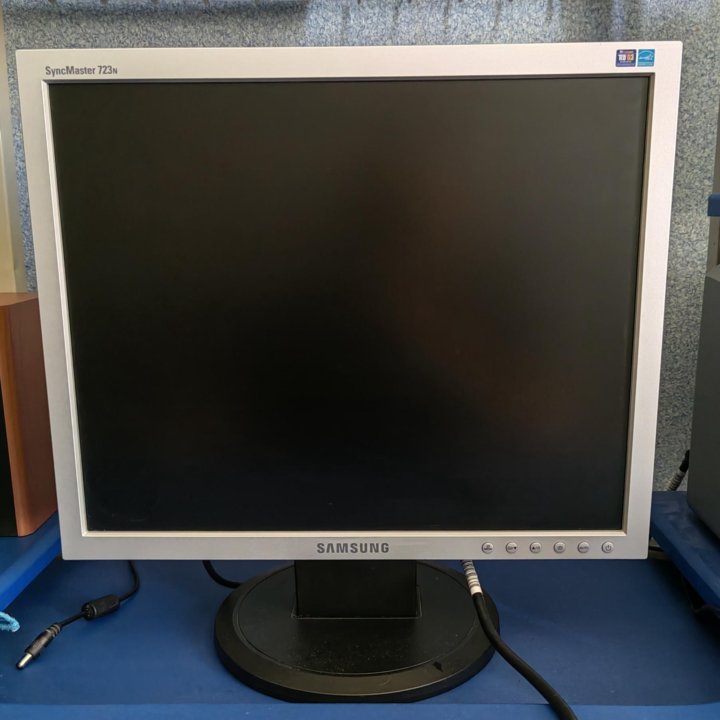 Монитор Samsung 723N