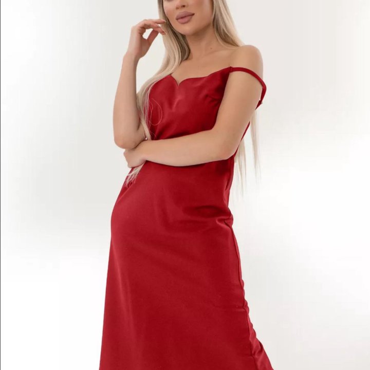 Красное платье