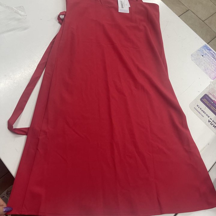 Красное платье