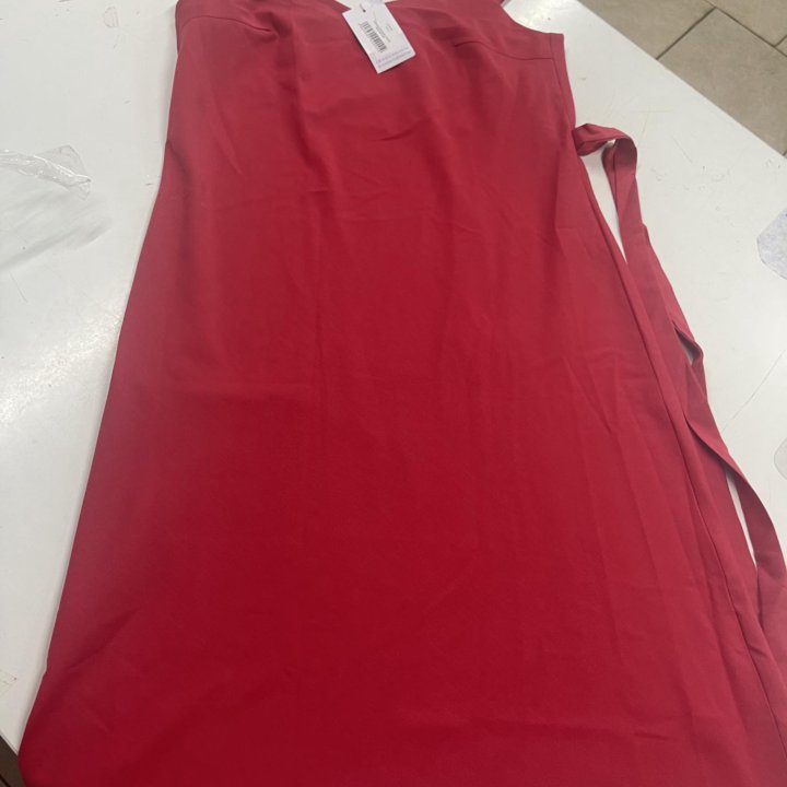 Красное платье