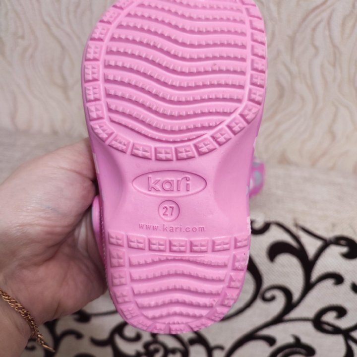 Кроксы кари