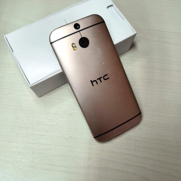 HTC One M8 смартфон