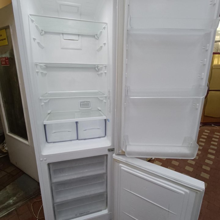 Indesit no frost 200см холодильник б/у