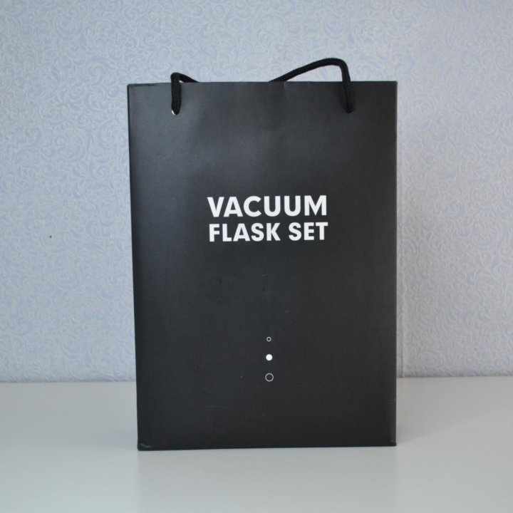 Подарочный набор «Vacuum Flask» термос + 2 кружки