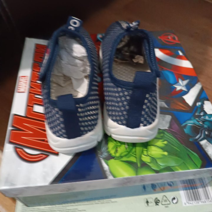 Дышащие кроссовки.