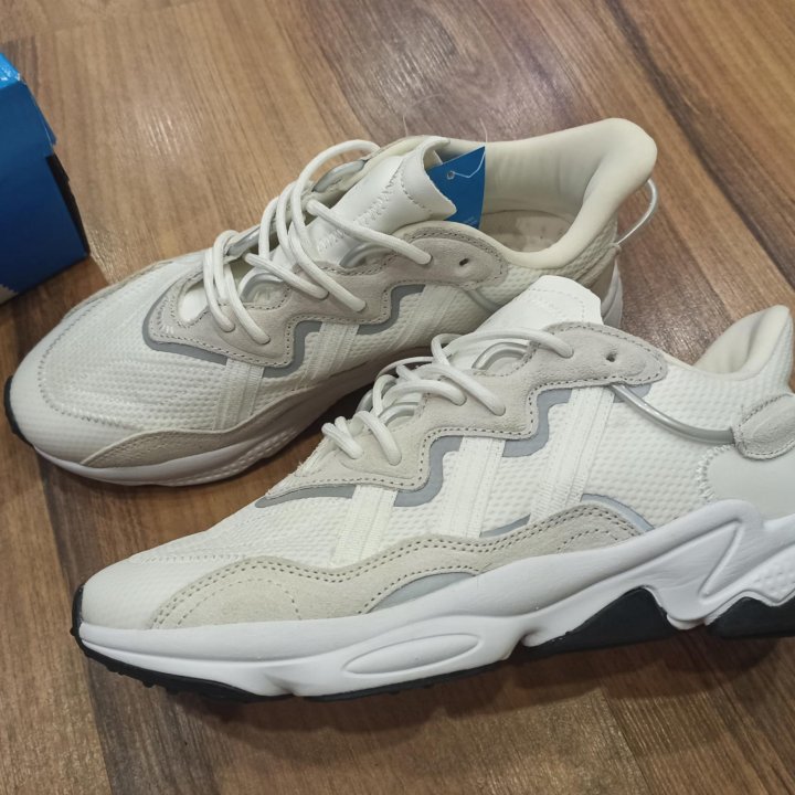 Кроссовки adidas ozweego