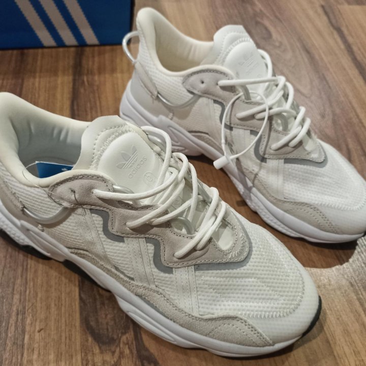 Кроссовки adidas ozweego