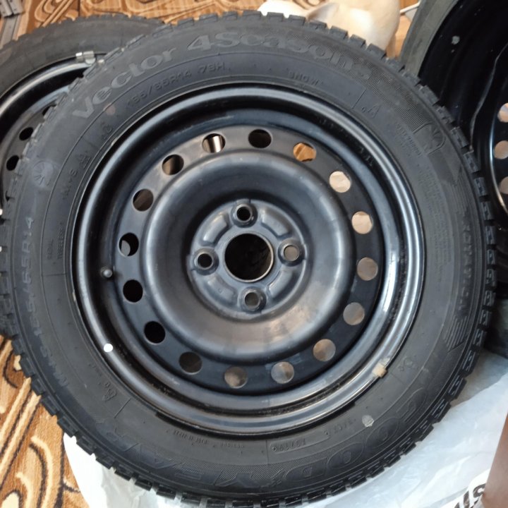 Шины Goodyear Vector 4Seasons M+S 165/65 R14 79H