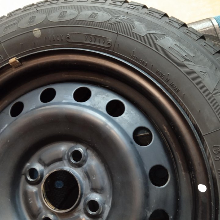 Шины Goodyear Vector 4Seasons M+S 165/65 R14 79H