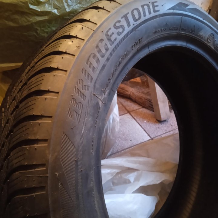 Bridgestone 225/55R17 новые, RunFlat