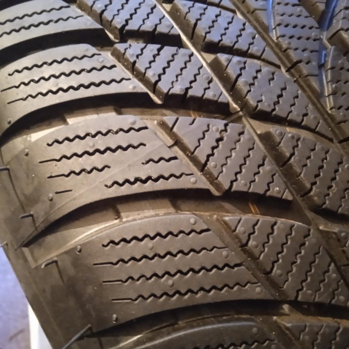 Bridgestone 225/55R17 новые, RunFlat