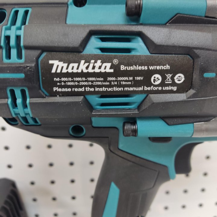 Гайковёрт Makita.