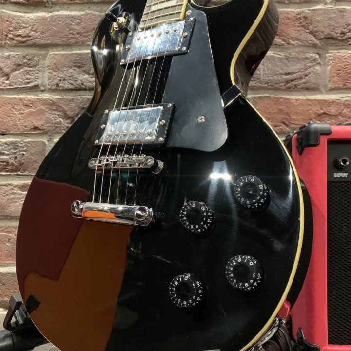 Электрогитара Les Paul Black + Комбик 15 ват