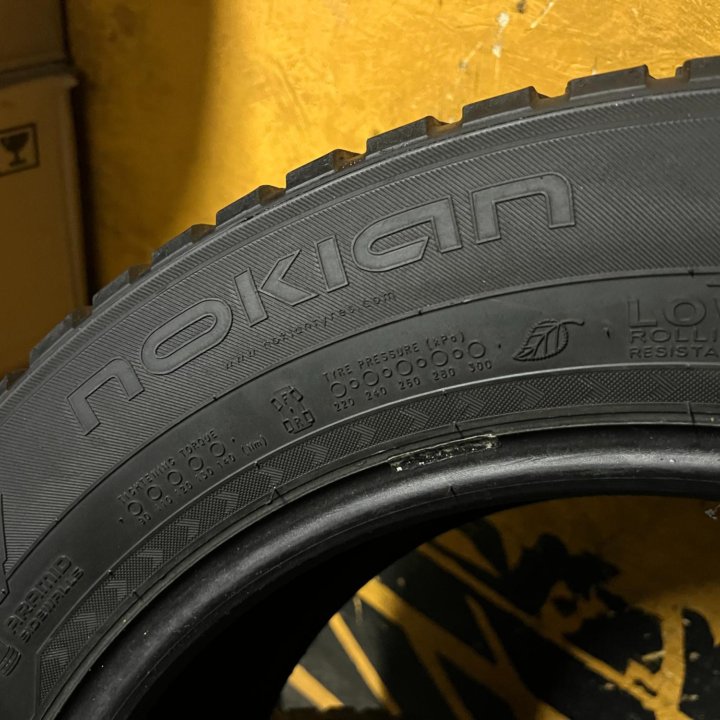 Зимние шины Nokian Hakkapeliitta 8 R17 Все шипы