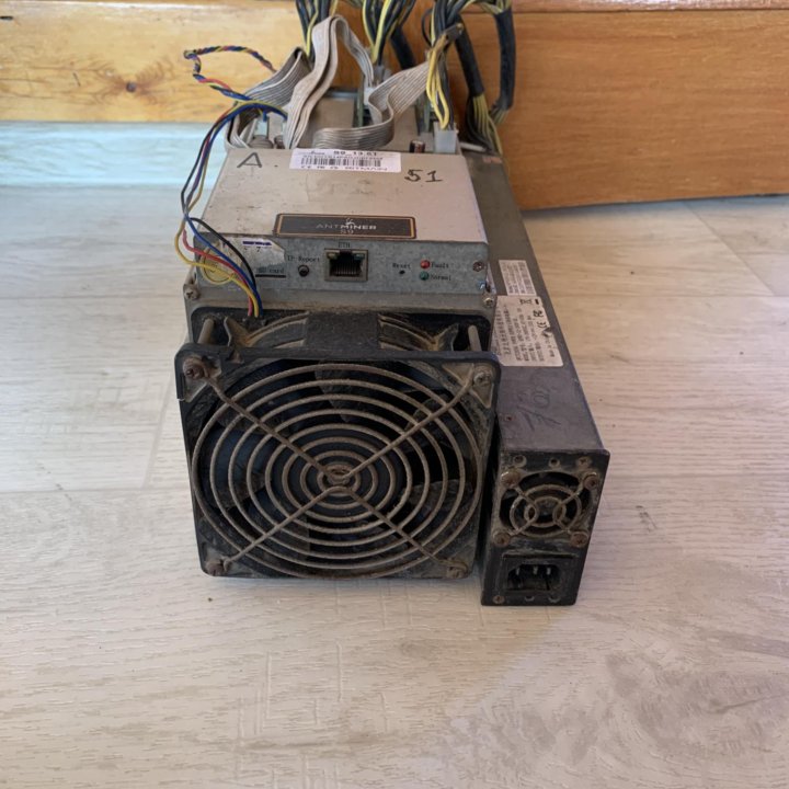 Продам майнер AntMiner S9