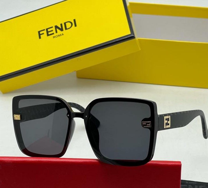 Солнцезащитные очки Fendi