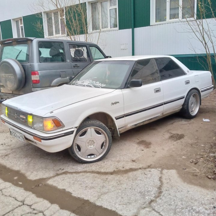 Toyota Crown, 1987