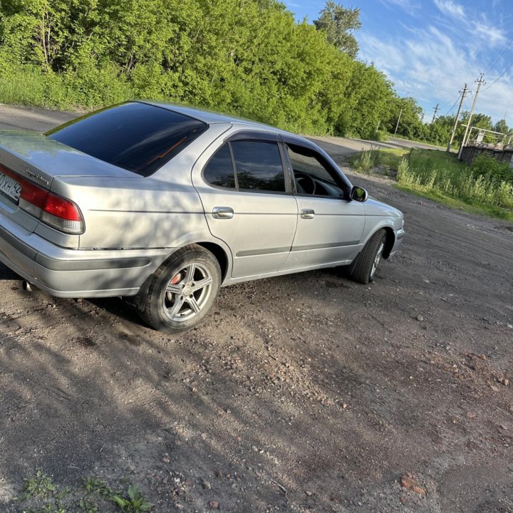 Nissan Sunny, 2001