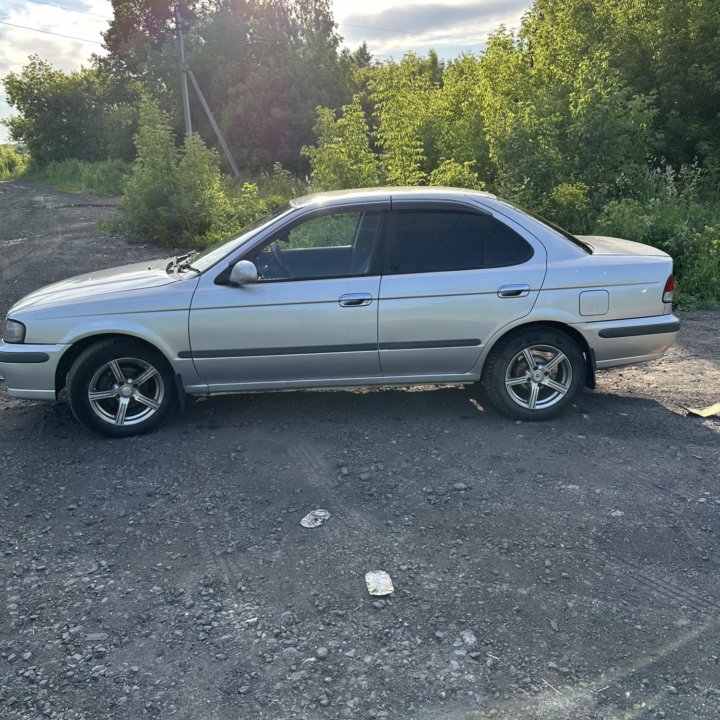 Nissan Sunny, 2001