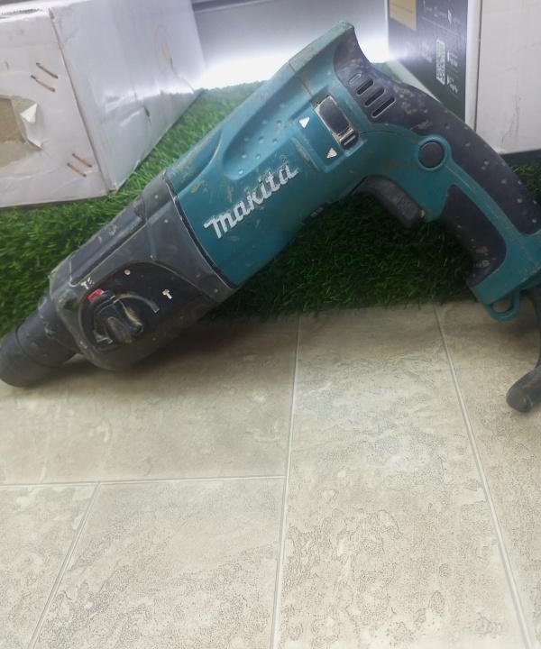 Перфоратор Makita HR2470