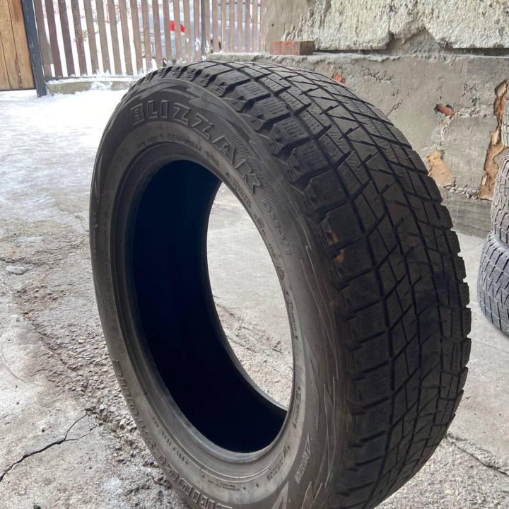 Bridgestone Blizzak DM-V1 225/60 R17