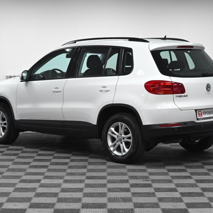 Volkswagen Tiguan, 2011