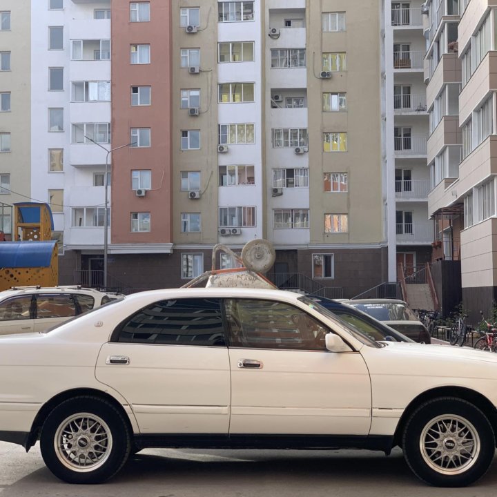 Toyota Crown, 1995